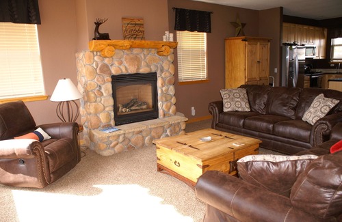 Wildernest House | Mountain Getaway backing to National Forest open space!