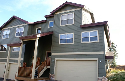 Wildernest House | Mountain Getaway backing to National Forest open space!