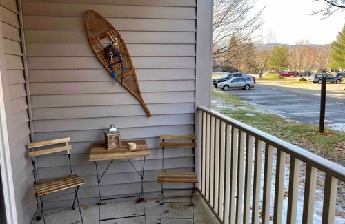 Lincoln Condo | Mountain getaway!Remodeled 1 bedroom,Pool, hot tub