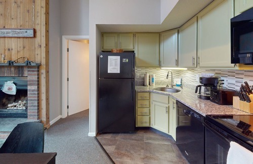 Central Vermont- Killington House | Mountain Green Ski & Golf Resort 3-G01 Across the Street from the Lifts