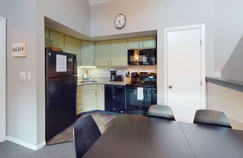 Central Vermont- Killington House | Mountain Green Ski & Golf Resort 3-G01 Across the Street from the Lifts