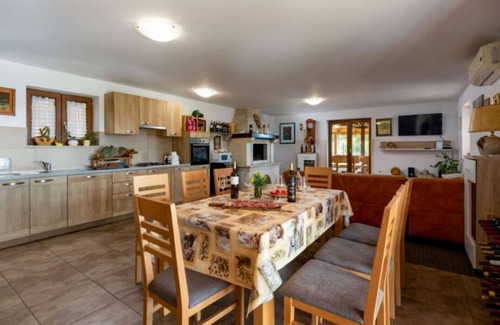 Lupoglav House | mountain hideway robinson house Matić with pool