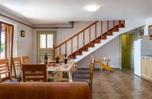 Lupoglav House | mountain hideway robinson house Matić with pool