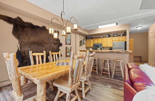 Lakeside Village House | MOUNTAIN HOLIDAY SPECIAL: Book 3 nights during holidays and wave cleaning fee.