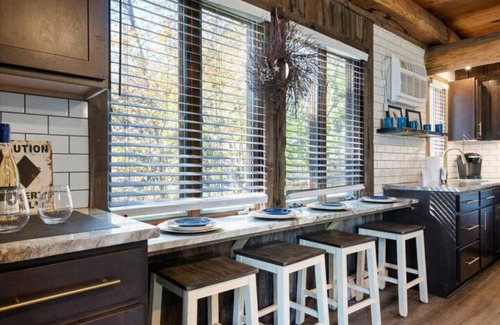 Champion Ski Chalet | Mountain House -Black Diamond Chalet