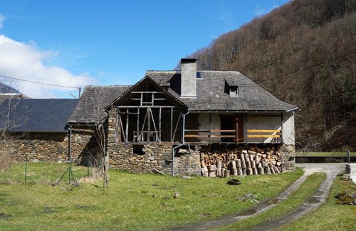 Sentein House | Mountain House with Beautiful Views and Real Fires
