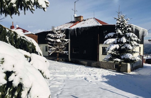 Jachymov Cabin | Mountain hut in the heart of the Erzgebirge for larger groups. Pet friendly!