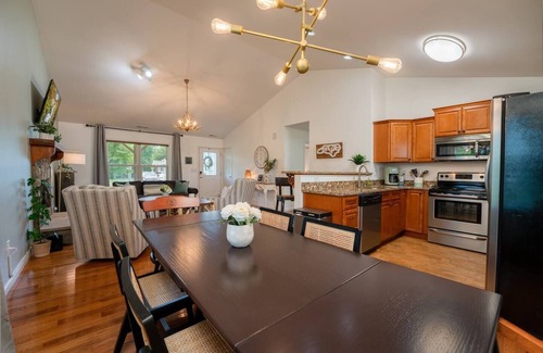 Brevard House | Mountain Lux Escape - 5 minutes to Downtown Brevard & Pisgah National Forest