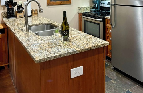 River Run Condo | MOUNTAIN MODERN, 1140 sq ft, FEELS like a 3 BEDROOM, 2 bed, 3 bath with Murphy