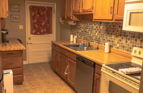 Candler Cottage | Mountain Rental Getaway