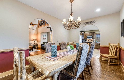 Waynesville Cabin | Mountain Retreat, Balcony, Hot Tub, and Grill!