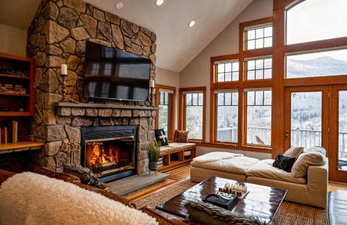 Lincoln House | Mountain Retreat Hot Tub & Walk To Loon!