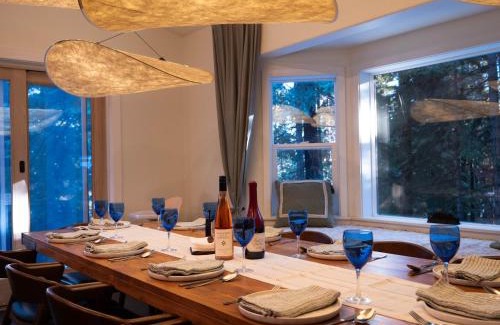 Tahoe Woods Villa | Mountain Retreat near Skiing, HotTub, PetFriendly