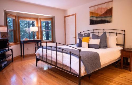 Tahoe Woods Villa | Mountain Retreat near Skiing, HotTub, PetFriendly