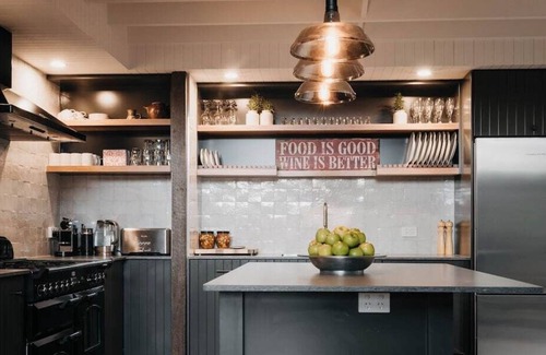 Crackenback Ski Chalet | Mountain Sanctuary + Fireplaces + Pets Welcome