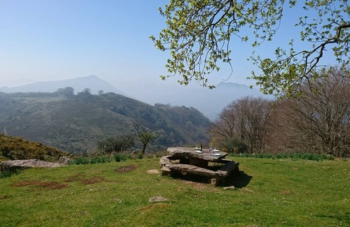 Sare Cabin | Mountain sheepfold on the Basque Coast, access on foot, climb by 4X4
