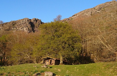 Sare Cabin | Mountain sheepfold on the Basque Coast, access on foot, climb by 4X4