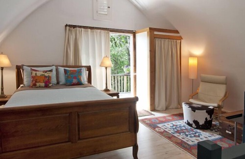 Woodstock Cottage | Mountain Stream Retreat: rustic elegance, decks overlooking stream, wood stove!