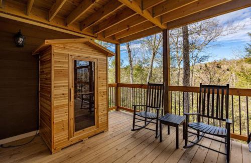 Gatlinburg House | Mountain Sunrise Pool Cottage chalet