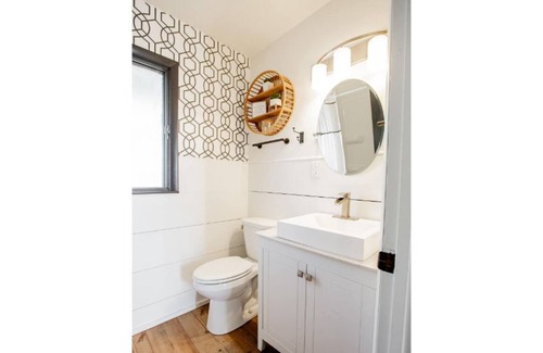 Ironton Cabin | Mountain Top Cabin, King Bed, Full Kitchen, Private, Bon Fire Pit, Fire Place