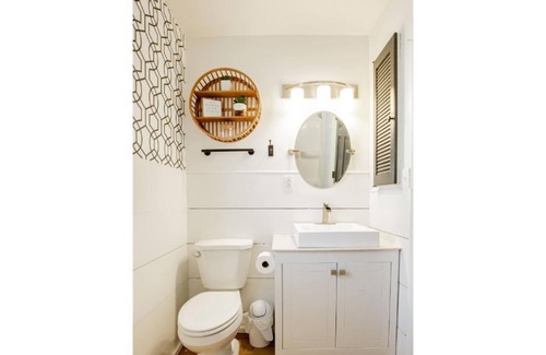 Ironton Cabin | Mountain Top Cabin, King Bed, Full Kitchen, Private, Bon Fire Pit, Fire Place