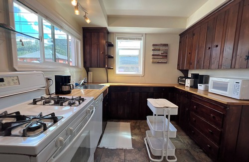 Idaho Springs House | Mountain View - 1 Bedroom, or 2, Lots of Light, Quiet, Walk to Town