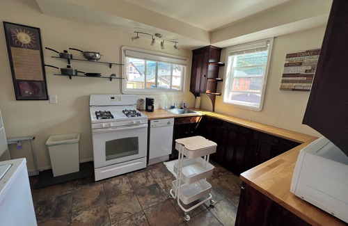 Idaho Springs House | Mountain View - 1 Bedroom, or 2, Lots of Light, Quiet, Walk to Town