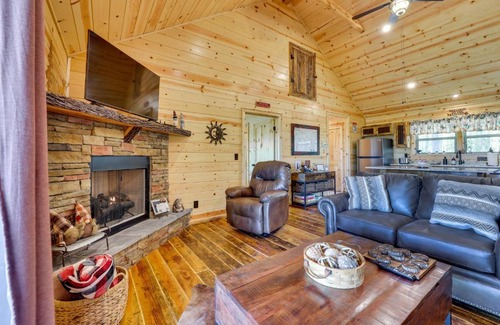 Murphy House | Mountain View and Fire Pit Updated Murphy Cabin!