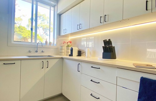 Morwell House | Mountain-View Escape-3BR Retreat with Scenic Viewsn