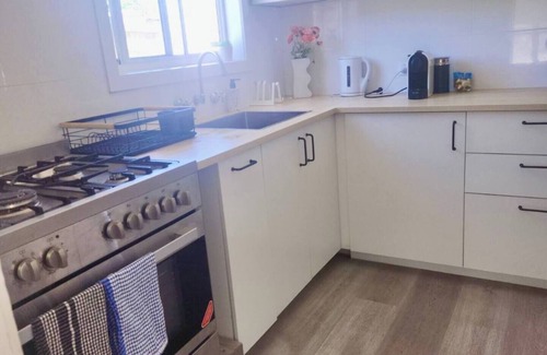 Morwell House | Mountain-View Escape-3BR Retreat with Scenic Viewsn