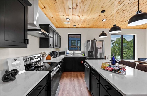 Sevierville Cabin | Mountain View Manor - Luxury Cabin