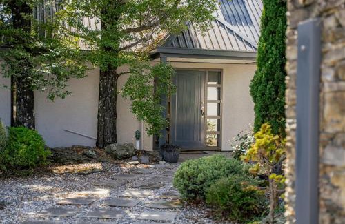 Wanaka House | Mountain View Retreat - Wanaka Holiday Home