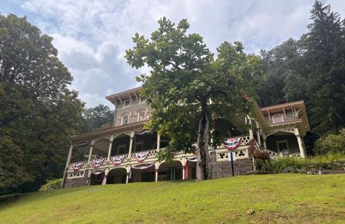 Jim Thorpe House | Mountain View Room wPrivate Bath close to downtown