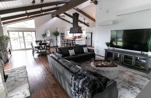 Thousand Oaks Cabin | Mountain View Cabin in the Hills