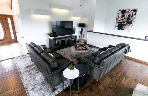 Thousand Oaks Cabin | Mountain View Cabin in the Hills