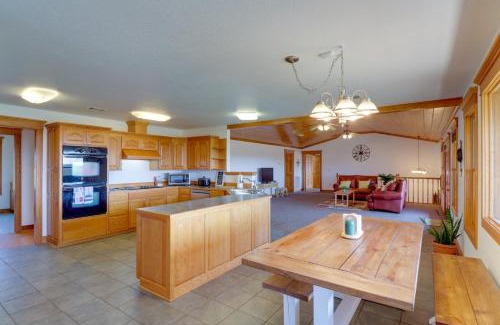 Fairfield Bay House | Mountain Views and Shared Pool Ozarks Family Home