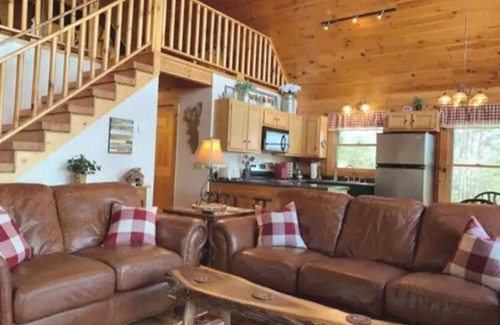 Traphill Cabin | Mountain Views/Golf/Hot Tub/Cozy Cabin!