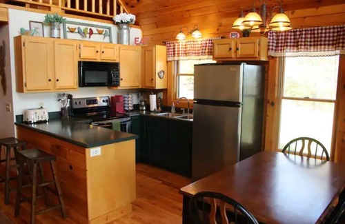 Traphill Cabin | Mountain Views/Golf/Hot Tub/Cozy Cabin!