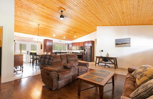 Alberton House | Mountain Views & River Access - Dog-Friendly Retreat Near Missoula!