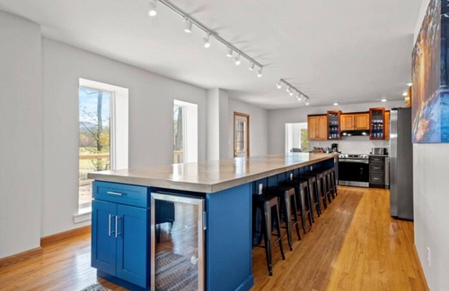 Melcroft Apartment | Mountain Views |Seven Springs, Hike, Hot Tub & Sauna