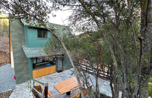 Arakapas House | Mountain Wooden House by the River with Playground