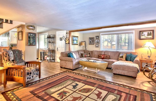 Big Bear Lake House | Mountainaire Cabin: steps to Lake/Park/Restaurants