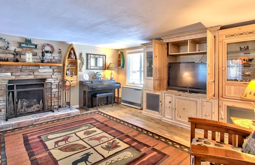 Big Bear Lake House | Mountainaire Cabin: steps to Lake/Park/Restaurants