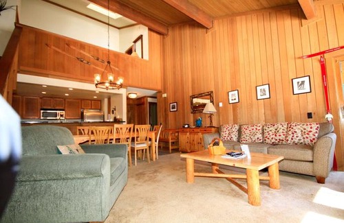 Mammoth Lakes House | Mountainback #117, Loft