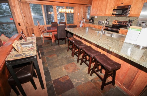 Mammoth Lakes Condo | Mountainback #52, Loft, Corner