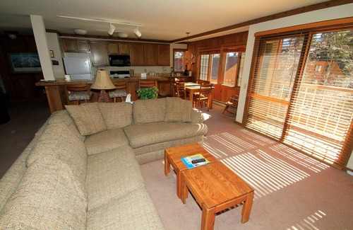 Mammoth Lakes Condo | Mountainback #60, Corner Unit