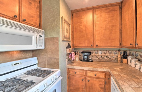 Lake Arrowhead Cabin | Mountainside Cabin w/Deck - 16 Miles to Skiing!