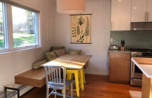 Woodstock House | Mountainside home, with pool , deck & 3mins to Woodstock