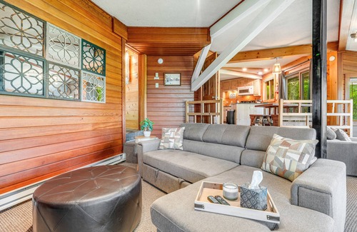 Sugar Mountain House | Mountainside house with ski slope access and gas fireplace