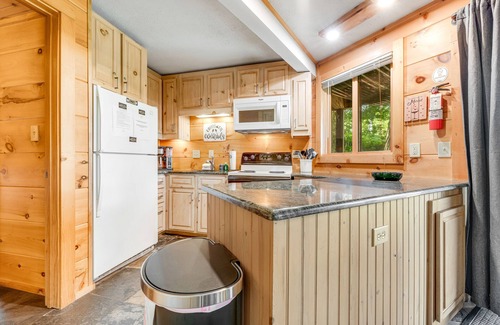Sugar Mountain House | Mountainside house with ski slope access and gas fireplace